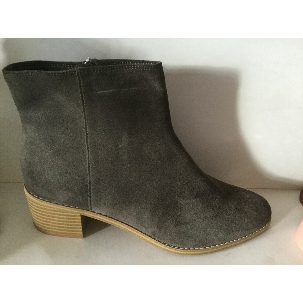 Clarks Women's Khaki Olive Breccan Myth Suede Bootie ankle boots $140 Size 9